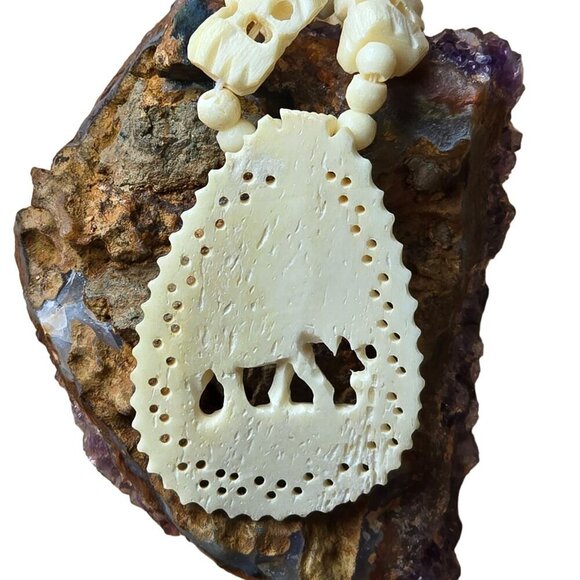 Vtg Hand-Carved Celluloid Elephant Pendant 20" Necklace Barrel Clasp 40s Jewelry - Picture 7 of 10